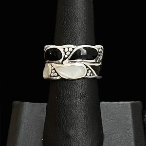 Vintage sterling silver black onyx and mother of pearl ring
